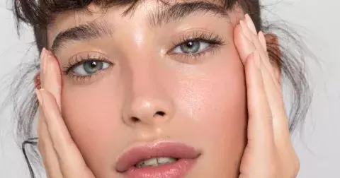 Peptidy: 8 přípravků, co pomáhají s pigmentovými skvrnami a stárnutím