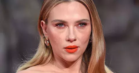 Červenec 2025: Sweeney jako Bond girl, Johansson nejbohatší herečkou