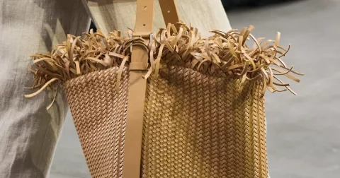 12 nejkrásnějších raffia bags roku 2025 plných francouzské elegance