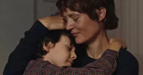 KVIFF 2025 premiéra: Love me tender – O odvaze být matkou