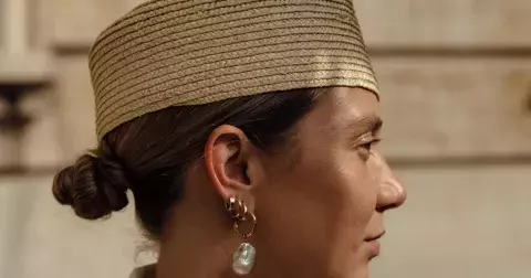 Pillbox kloboučky prvních dam: Stylová ochrana před sluncem léta 2025