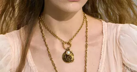 Nosila je i Jane Birkin: 10 nejhezčích boho náhrdelníků s přívěskem