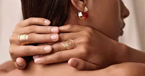 Mani i pedi léta 2025: Jak na virální Rose Water nehty jednoduše doma