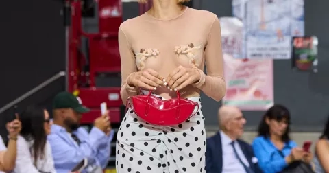 Nehty léta 2025? Trendy puntíky! Ukážeme vám, jak je nosit 6x jinak