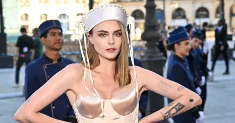 Cara Delevingne otevřeně o alkoholu, drogách a filmech pro dospělé