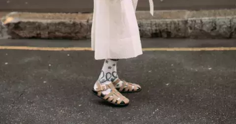 Rybářské boty 2025: 10 modelů kombinujících mokasíny a sandály