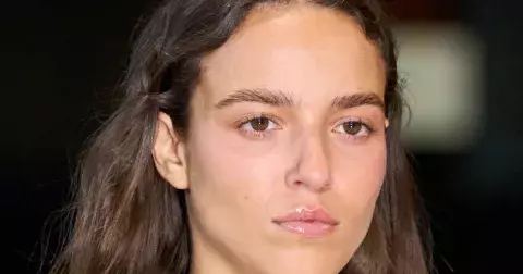 Trendy obočí léta 2025: Nejžádanější browlick v 5 rychlých krocích