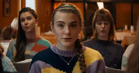 KVIFF 2025: Sbormistr s citem vypráví příběh o zneužívaní z 90. let