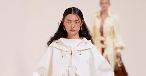 Léto 2025: 15 kousků, ve kterých zdoláte teploty ve městě i na horách