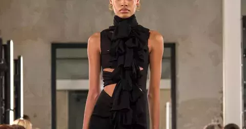 10 černých kousků, ve kterých zazáříte na večeři i ve společnosti