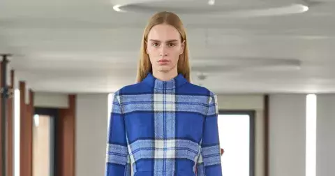 15 kousků v překvapivě nejžádanější kostce podzimu 2025, jak ji nosit