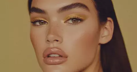 5 tónovací krémů, které v roce 2025 nahradí make-up a rozzáří pleť