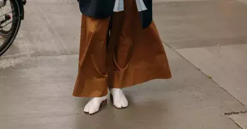 Tabi shoes: Ikonické rozdělené boty z 90. let vládnou podzimu 2025