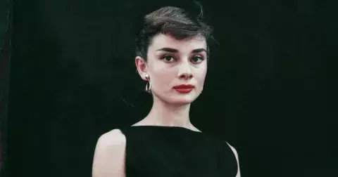 Kontroverzní tříčtvrteční kalhoty se na podzim nosí v chic černé barvě