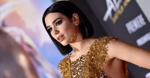 Nezlomná Dua Lipa: 7 důvodů, proč jí svět leží u nohou