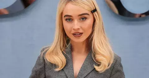 Trendy 2025: 10 retro glamour kousků, které oživí váš podzimní šatník