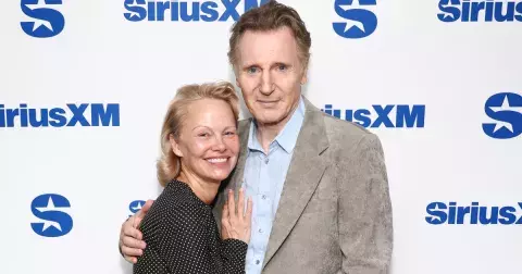 Pozdní lásky slavných: Pamela Anderson, Neeson a další nečekané páry