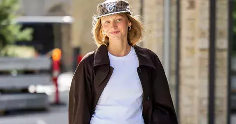 Jiné barvy jsou pasé. Čokoládově hnědá se propisuje do oblíbených džín