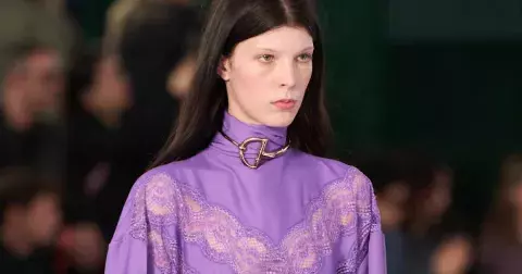 Podzimní móda 2025: Královská fialová v šatníku Kate i Lindsay Lohan