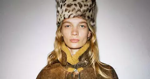 Ponča, lesklá kůže a kozačky. 5 boho kousků pro těžký podzim i zimu