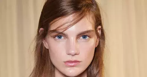 Tajemství glass skin: Sprej s HOCI dokonale vyčistí a uklidní pleť