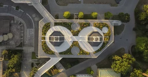 ELLE Rooftop by Cirque Menu: Kde nás najdete?