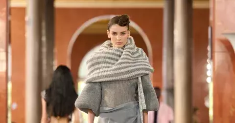 Louis Vuitton překvapil pohodlnou kolekcí, tepláky a župany hráli prim