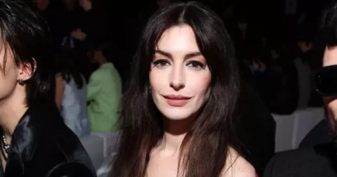 Tajemství Anne Hathaway: Jak v roce 2025 vypadat o dvacet let mladší