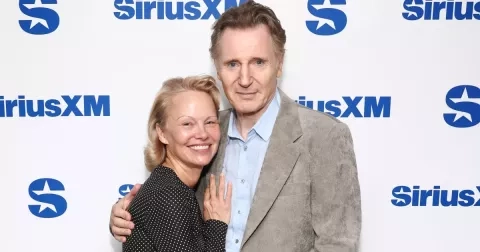 Pozdní lásky slavných: Pamela Anderson, Neeson a další nečekané páry