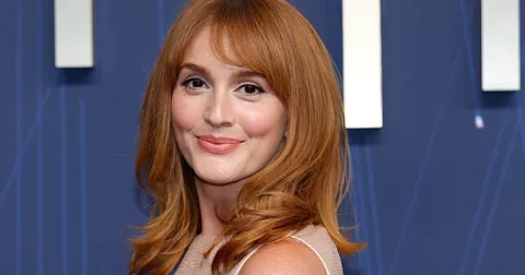 Hitem podzimu je půvabná zaoblená ofinka jako z románu Jane Austen