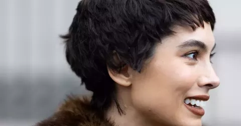 Choppy bob a ofina: 5 undone chic účesů, kterým na podzim nechybí šarm