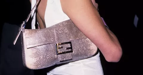 Y2K nákupní horečka: Zámečky, loga a návrat kultovních 2000s kabelek