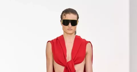 V Miláně i Paříži kraloval jeden svetr, co poslouží každé stylové ženě