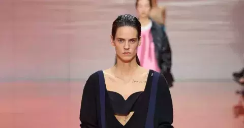 Okouzlující svetr do V na podzim uvidíme všude, 4 tipy jak ho nosit