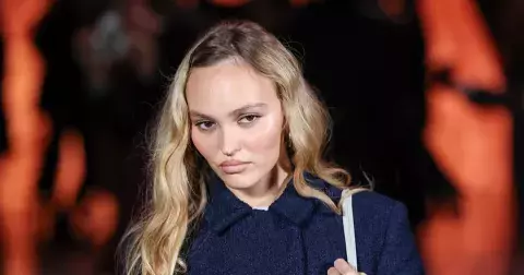 TikTok beauty megatrend nemaskuje kruhy pod očima, ale oslavuje únavu