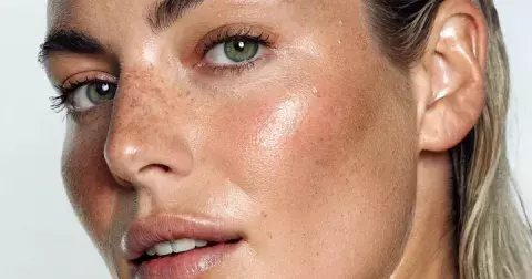 Pigmentace, mdlá pleť i první vrásky: 12 nejlepších sér s vitaminem C