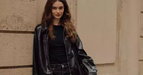 Kožená bunda, ošoupaná jako z blešáku, jako must-have kousek podzimu