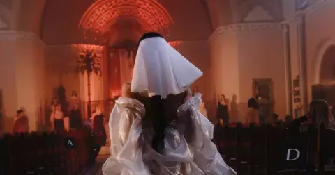 Barevné Česko Anny Tran: Nadpozemská přehlídka, která spojila generace