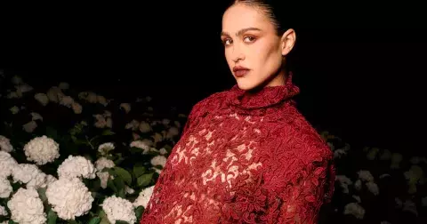 Minimalistická krajka je pasé. Letos vládnou maximalistické osmdesátky