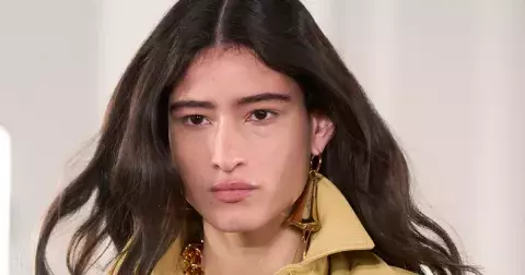 Regenerační vlasové masky, které dodají vlasům i pokožce lesk i živiny