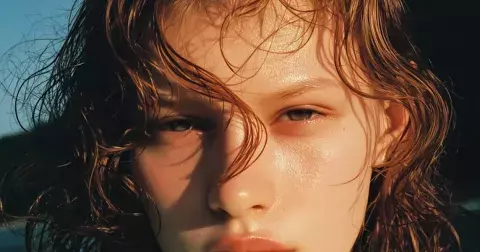 Dvojitý zásah: 6 antioxidantů, co zastaví padání vlasů i první šediny