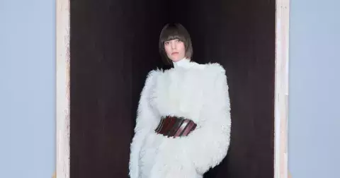 Pořiďte si barva roku 2026: Andělsky bílá rozzáří váš šatník už teď