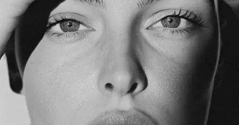 Zimní skincare: 3 účinné kroky, které vrátí šťavnatost suché pleti