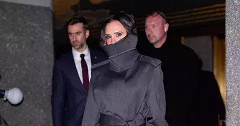 7 chic způsobů, jak nosit oblíbené džíny i v zimě podle Posh Victorie