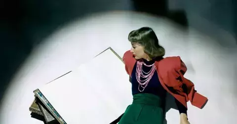 Co darovat čtenářům? 30 tipů na knihy a dárky, které nezklamou