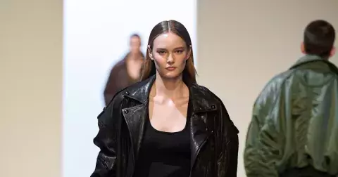 Jste ve stresu? V khaki zelené se budete cítit odolnější do konce roku