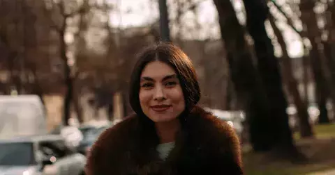 Konec nudným šálám: Puffer i pletené chic nákrčníky jsou hitem zimy