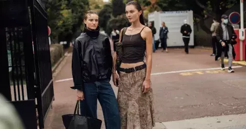 Nejlepší tmavé džíny, které vás zeštíhlí přesně tak akorát před Vánoci