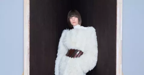 Pořiďte si barva roku 2026: Andělsky bílá rozzáří váš šatník už teď