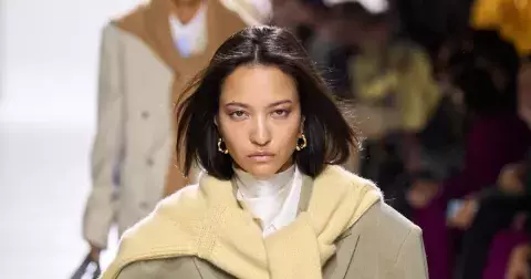 4 chic outfity podle světových návrhářů, které máte už dávno ve skříni